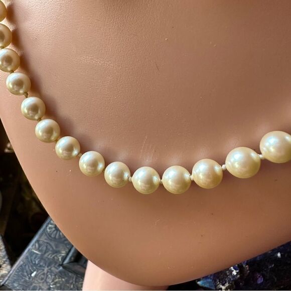 Vintage 70’s Monet Faux Pearl Necklace - Picture 3 of 5